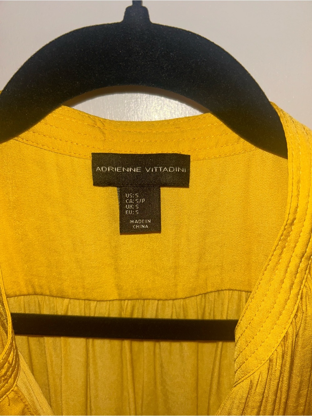 Adrienne Vittadini Mustard Yellow Split V Cap Sleeve Blouse - Picture 6 of 6